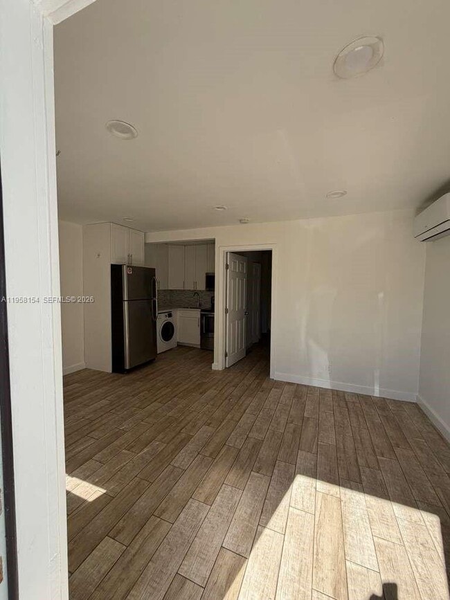 Foto del edificio - 5843 Harding St