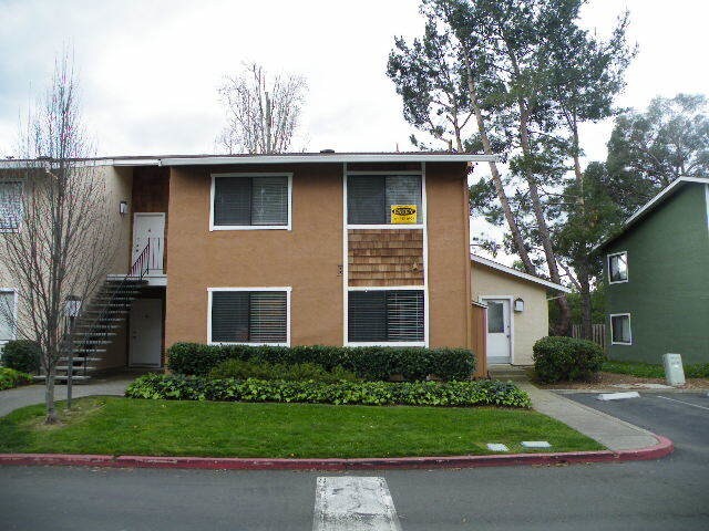 Primary Photo - Benicia Highlands Upstairs 2 Bedroom Condo