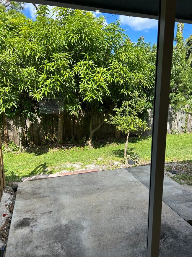 Patio trasero y terraza - 2677 SE Delmar St