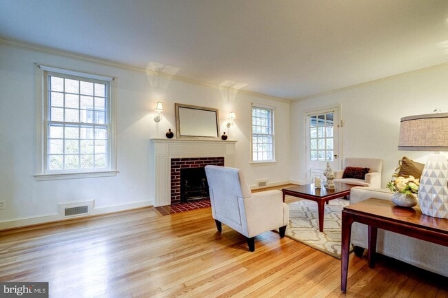 Foto del edificio - 6623 32nd St NW