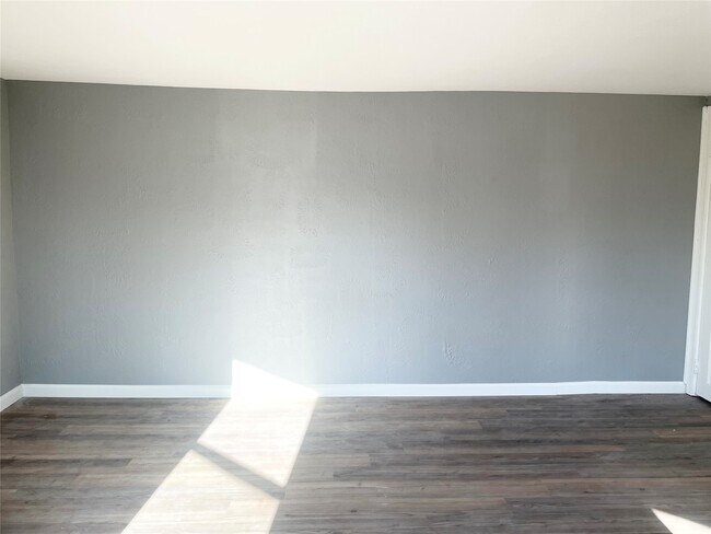 Foto del edificio - 7515 Bayway Dr