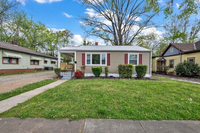 Building Photo - Adorable bungalow