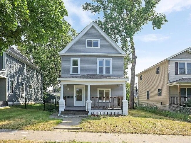 Building Photo - 2124 Fremont Ave N
