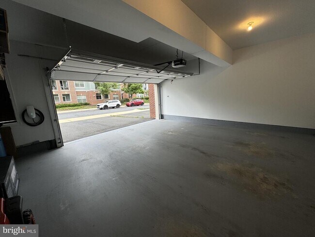 Building Photo - 22461 Windsor Locks Square