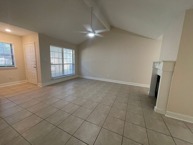 Building Photo - Fully remodeled 3 bedroom duplex for rent in Euless!