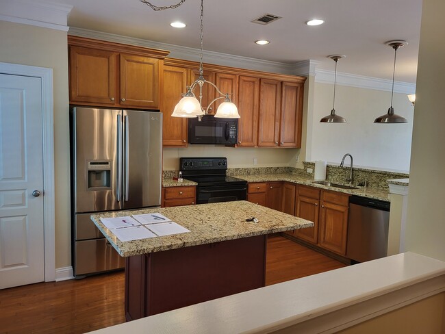 kitchen - 225 Lake View Dr