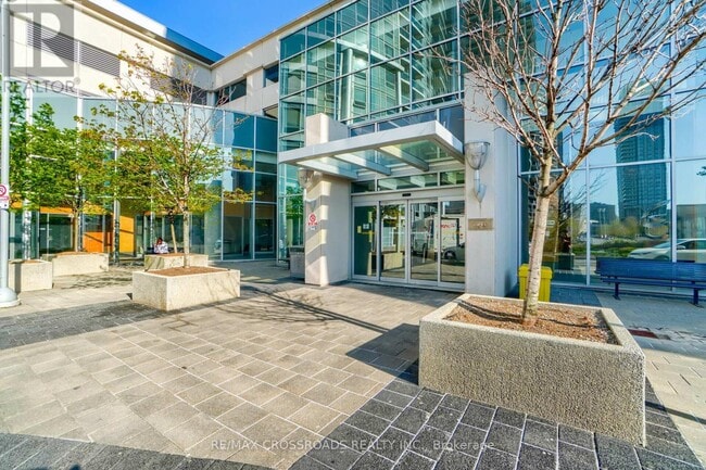 Building Photo - 2306-125-1125 Village Green Square