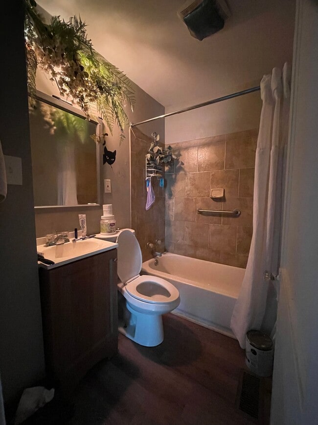 Building Photo - 1138 Lookout Ave NW