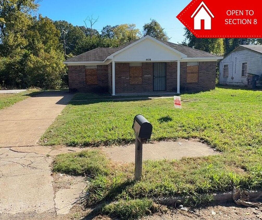 Foto principal - Beautifully update 5 bedroom 2 bath home -...