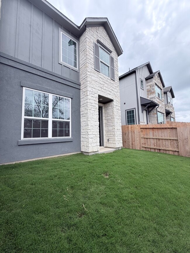 Building Photo - 957 Beebrush Ln