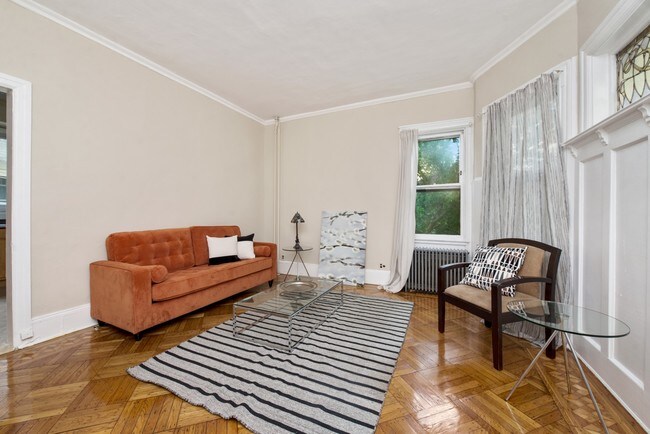 Building Photo - Massive Spacious One Bedroom Apartment in ...