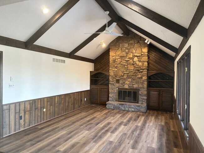 Foto del edificio - 3 Bed, 3 Bath, 2 Car Garage Duplex in Blue Springs