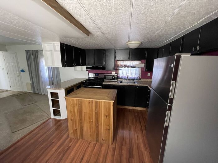 Foto principal - 3 bed/2 bath Trailer - NEW APPLIANCES, W/D...