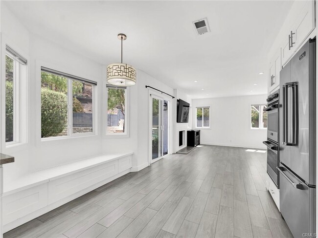 Building Photo - 10900 Meseta Dr