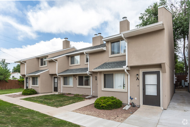 Building Photo - Yuma Court Townhomes