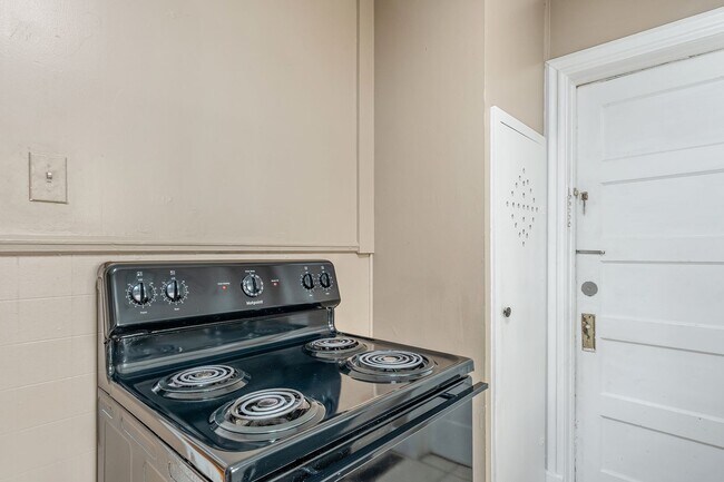 Building Photo - 132 Rowland Pl