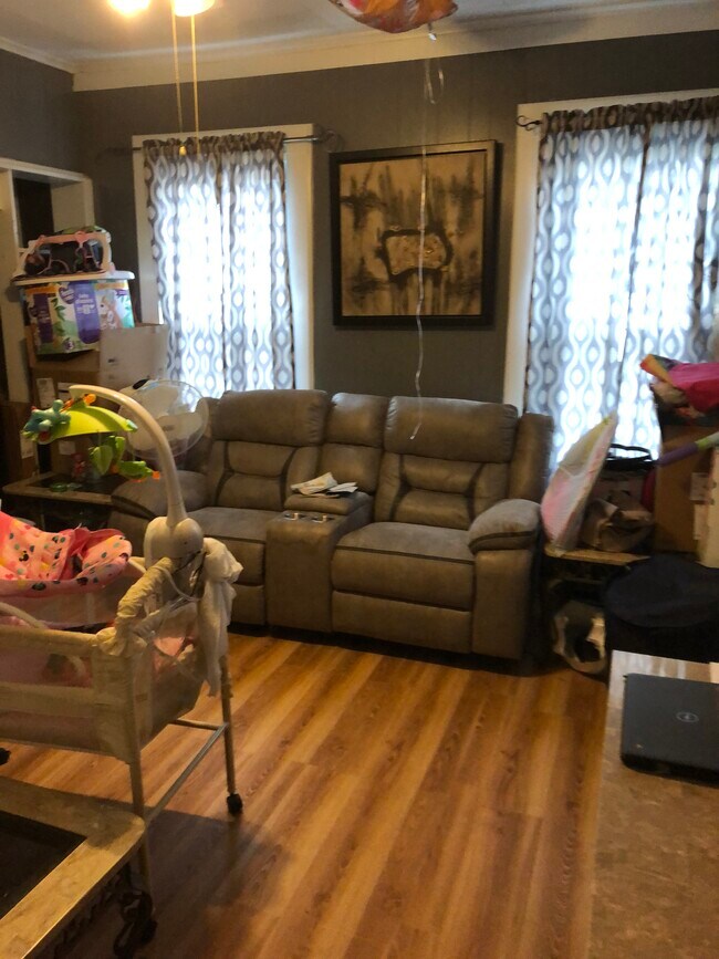 LR - 115 S Colony St