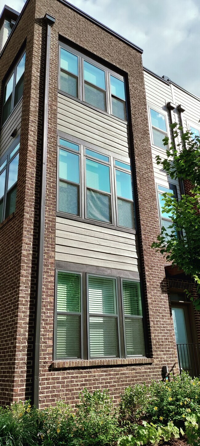 Building Photo - 8150 Red Hook St