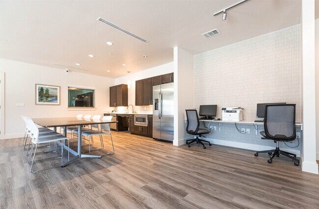 Foto del edificio - 1806 Clubview Ave