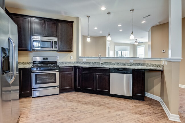 Building Photo - Pembrook Place