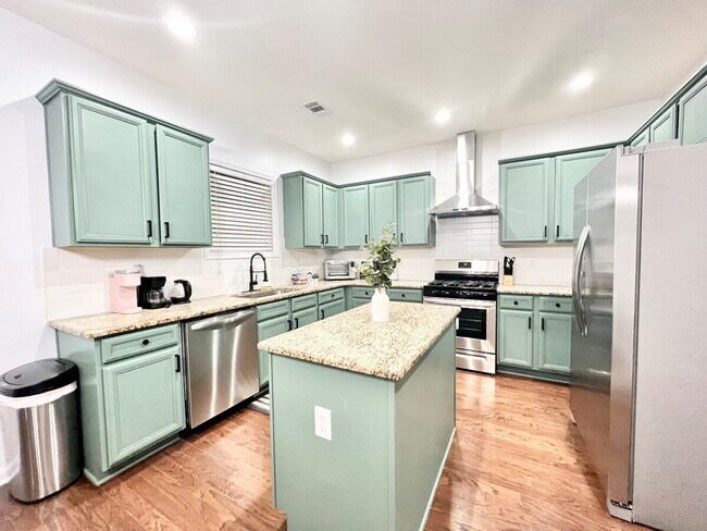 Building Photo - 6046 Barker Landing NE