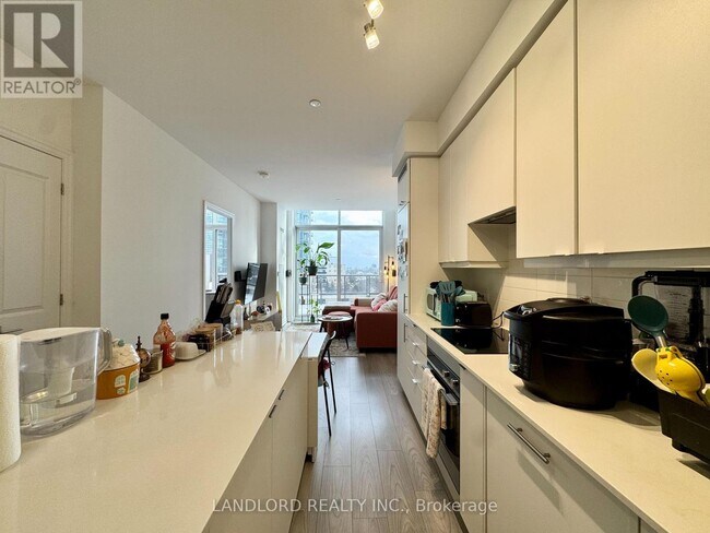 Building Photo - 36 Elm Dr W