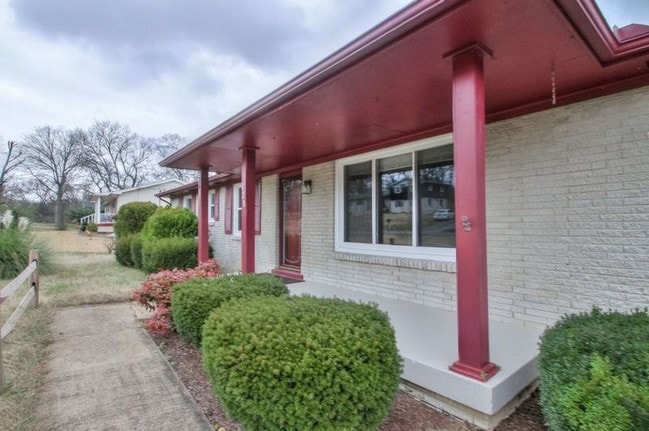Building Photo - 220 Riverwood Dr