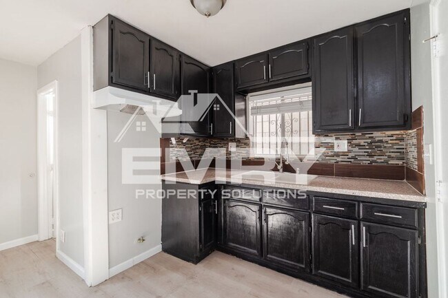 Foto del edificio - 5547 Holmes Ave