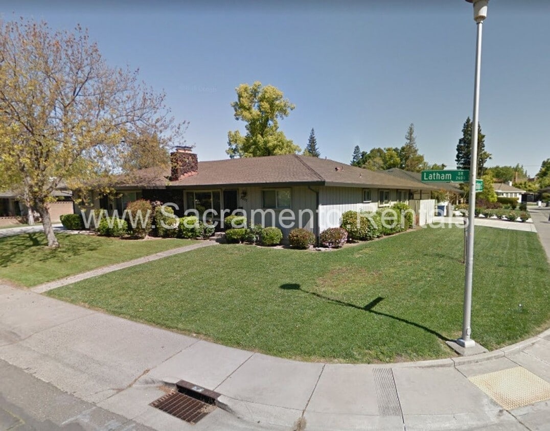 Wonderful Sierra Oaks 3bd/2ba Duplex with 2 Car Garage - Wonderful Sierra Oaks 3bd/2ba Duplex with 2 Car Garage