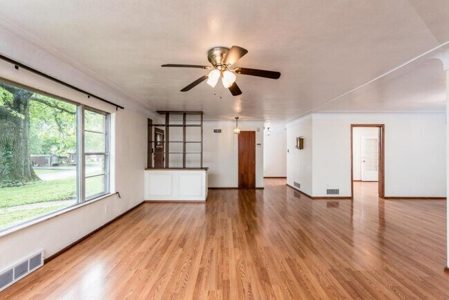 Building Photo - 401 Oliver Lee