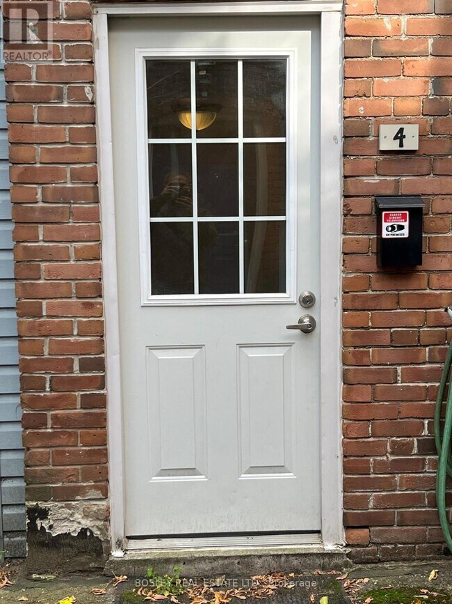 Photo du bâtiment - 229 Woodbine Ave