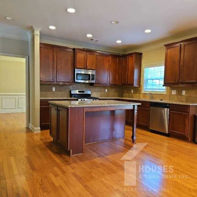 Building Photo - 204 Wild Meadow Dr