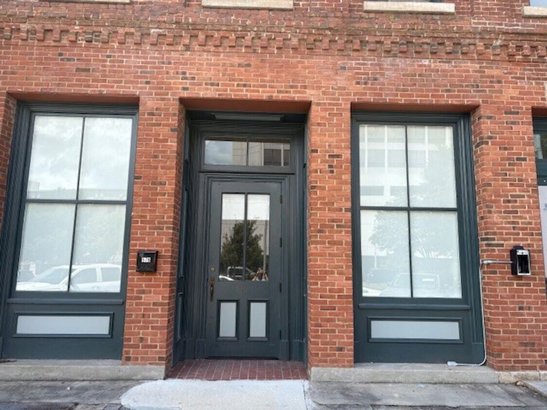 Primary Photo - 576 Mulberry St