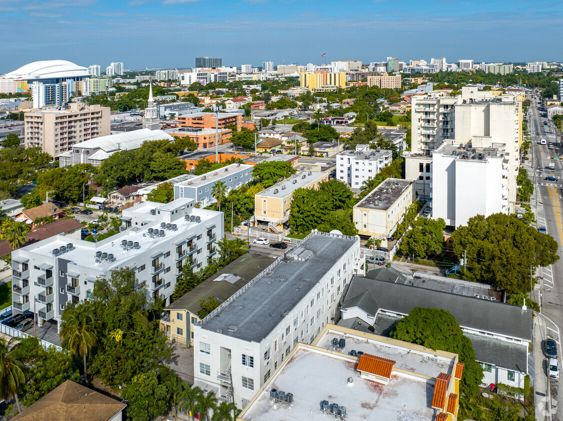 835 SW 2nd St Miami, FL 33130 - Castello I Condominiums