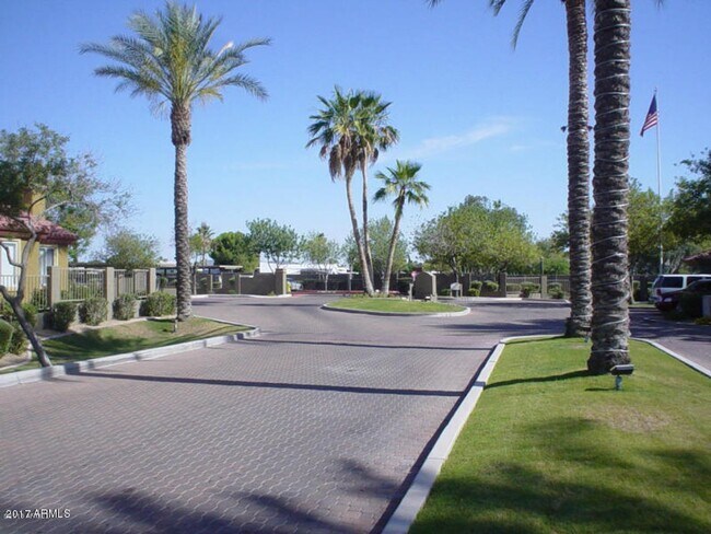 Foto del edificio - Charming 1 Bed 1 Bath Lower Level condo ++...