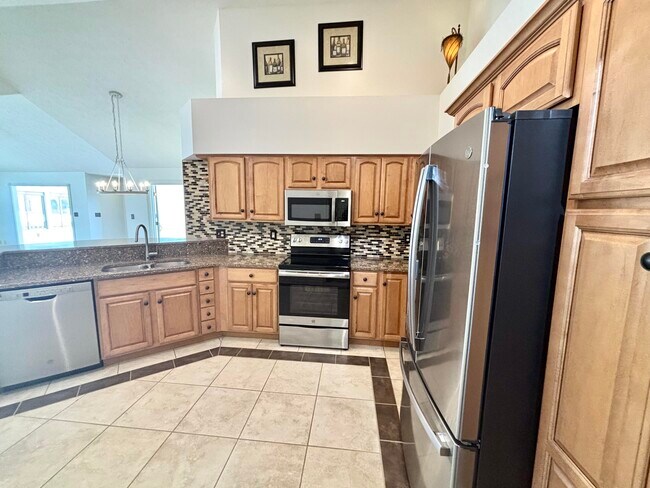 Foto del edificio - 433 Deer Lake Pl