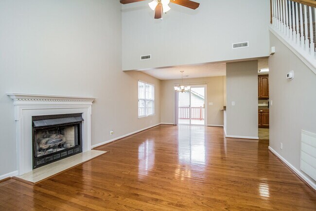 Foto del edificio - 609 Forest Pointe Pl