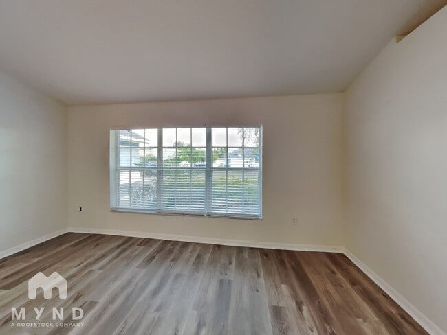 Foto del edificio - 2617 Hawthorne Ln