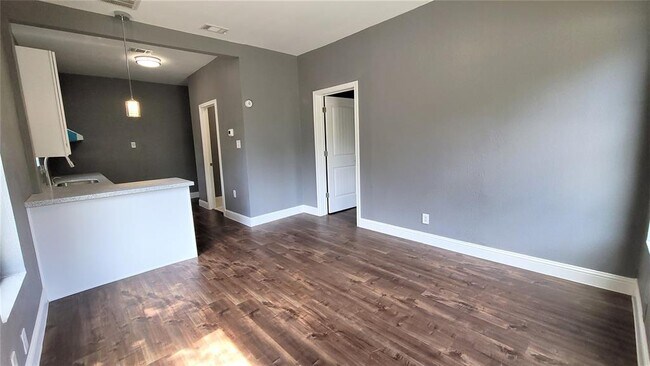Building Photo - 2527 Sumpter St