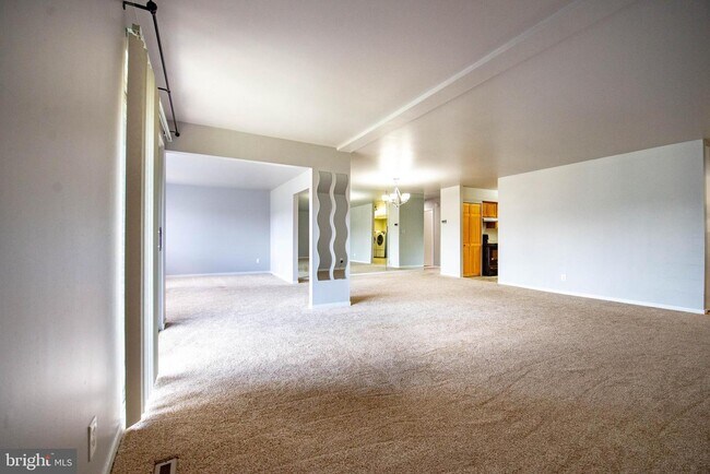 Building Photo - 35 Stonehenge Cir