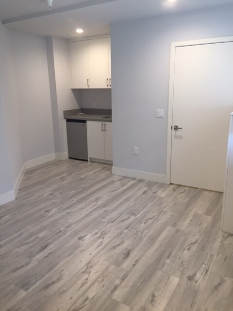 Building Photo - 14033 Riverside Dr