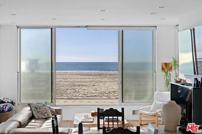 Building Photo - 3719 Ocean Front Walk