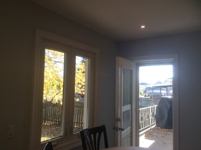 Kitchen with backyard exit to veranda for bbq - 29 Lois Av