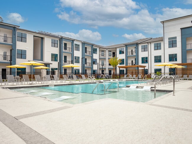 Pool & Outdoor Lounge Area - The Flats at Ransley