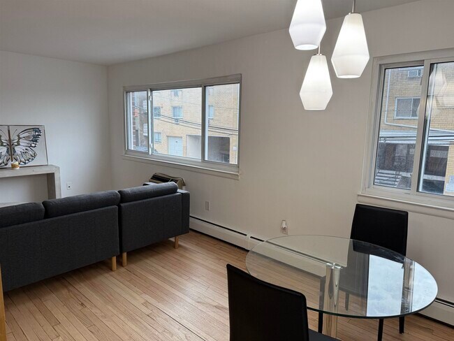 Foto del edificio - 7020 Cottage Ave
