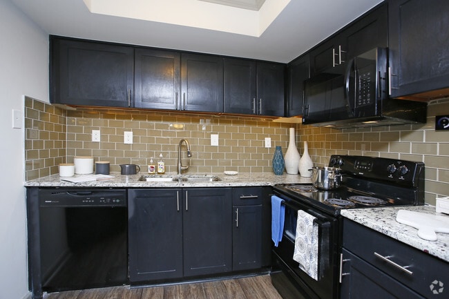 Interior Photo - The Pointe at Lenox Park