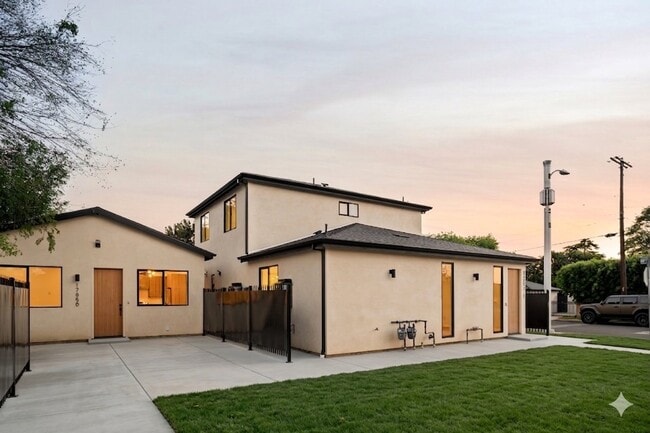 Building Photo - 17850 Saticoy St