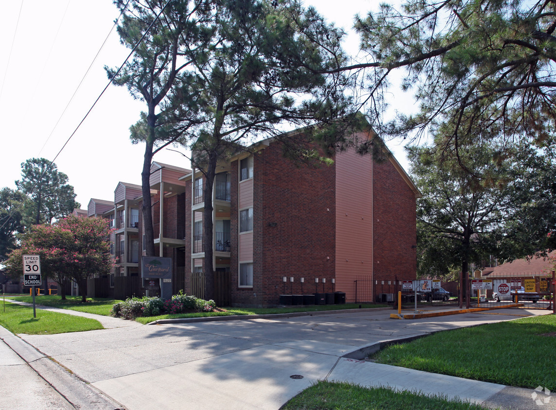 Foto del edificio - The Courtyard Apartments