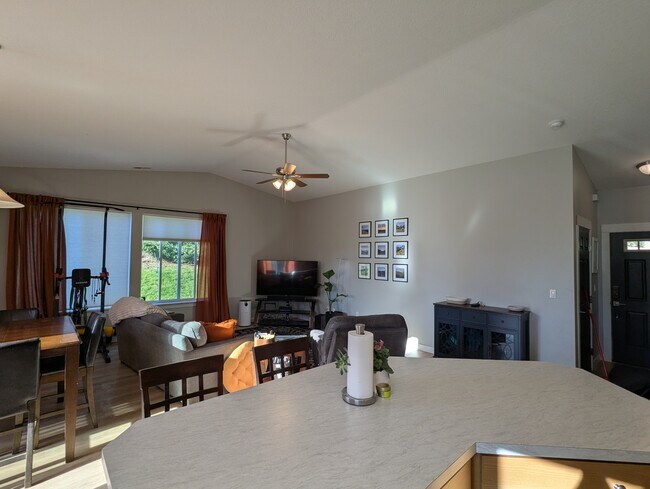 Foto del edificio - 342 Helens Ln