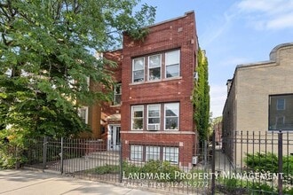 Building Photo - 3742 W Diversey Ave
